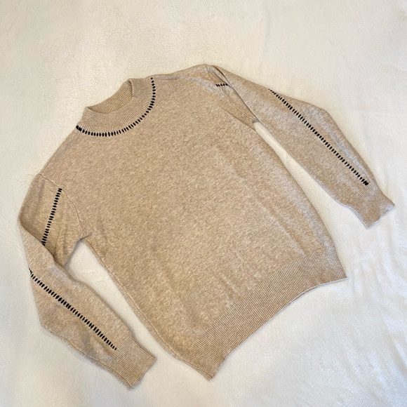 R D Style sweater with black thread detail - Picture 2 of 8
